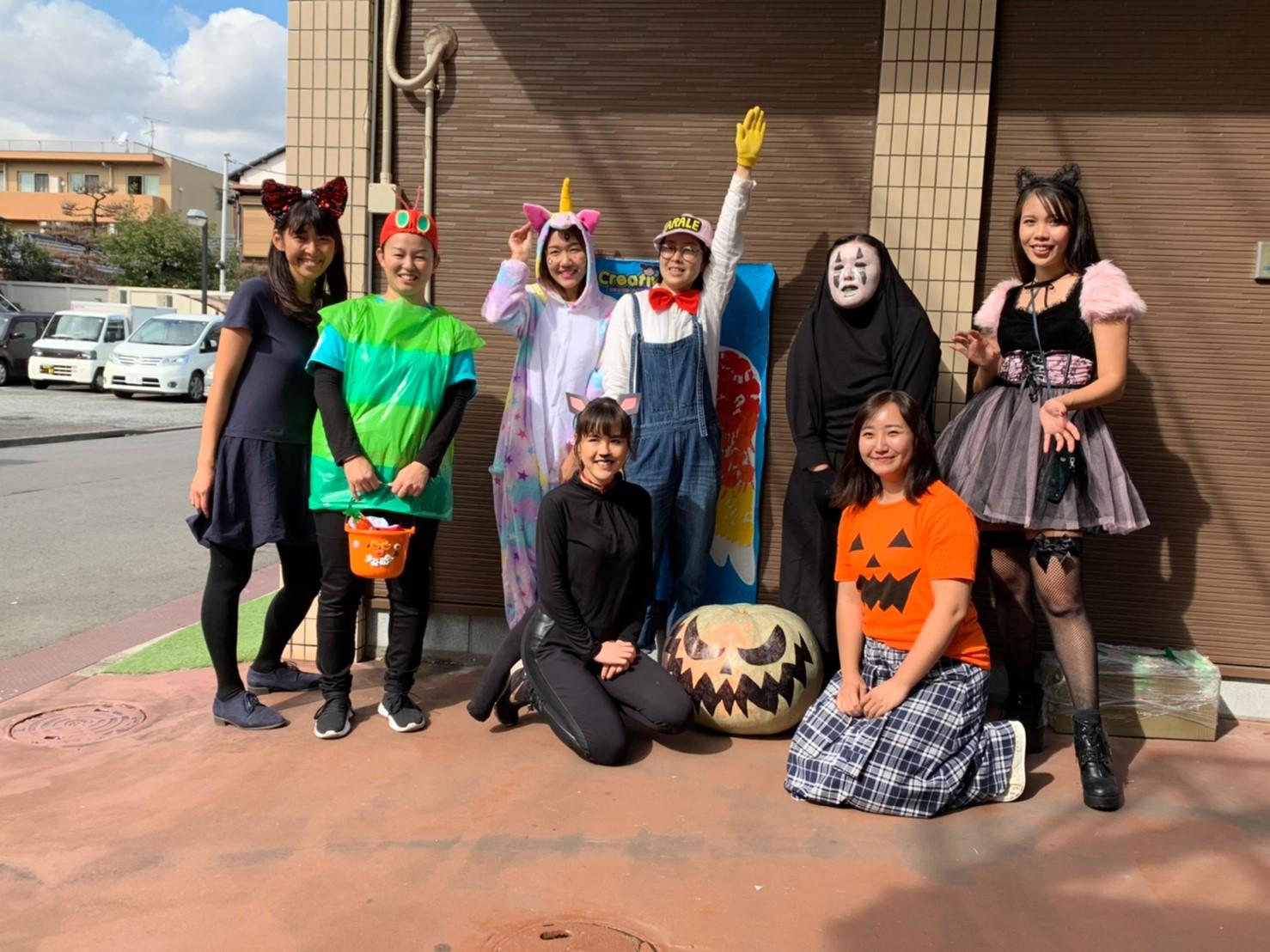 ハロウィンでのスタッフとの写真